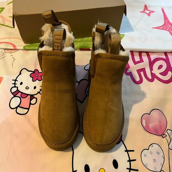 UGG Platform Chelsea Boots - Picture 3 of 8